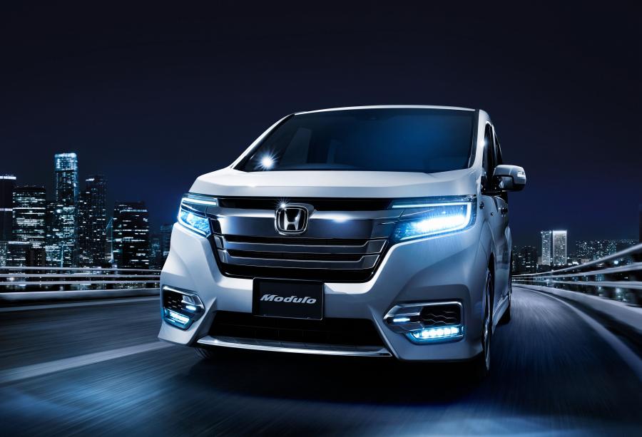  Honda StepWGN Spada by Modulo 2017 года  (фото 2 из 2)